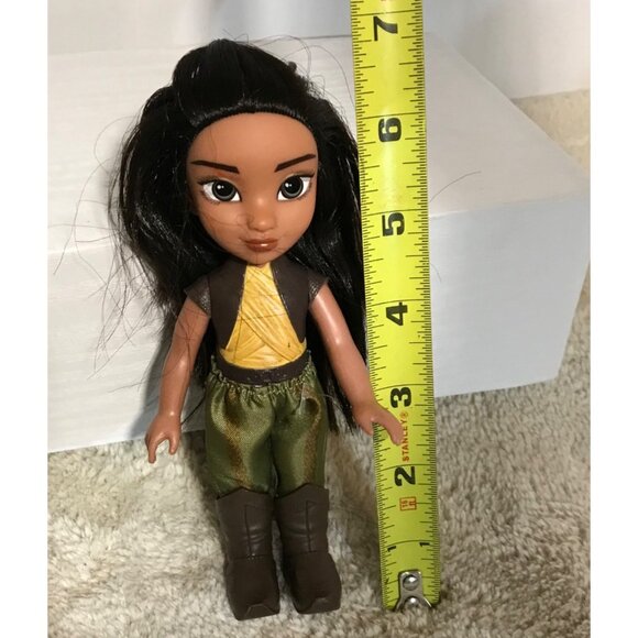 Disney Raya Doll 6.5 Inch Figure With Long Black Hair & Detailed Outfit - Picture 7 of 7